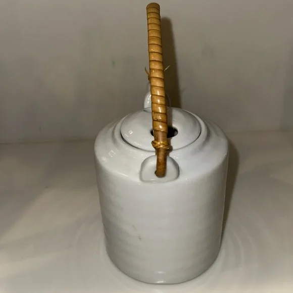 STARBUCKS Vintage Ribbed Porcelain Teapot with Lid - Picture 4 of 10